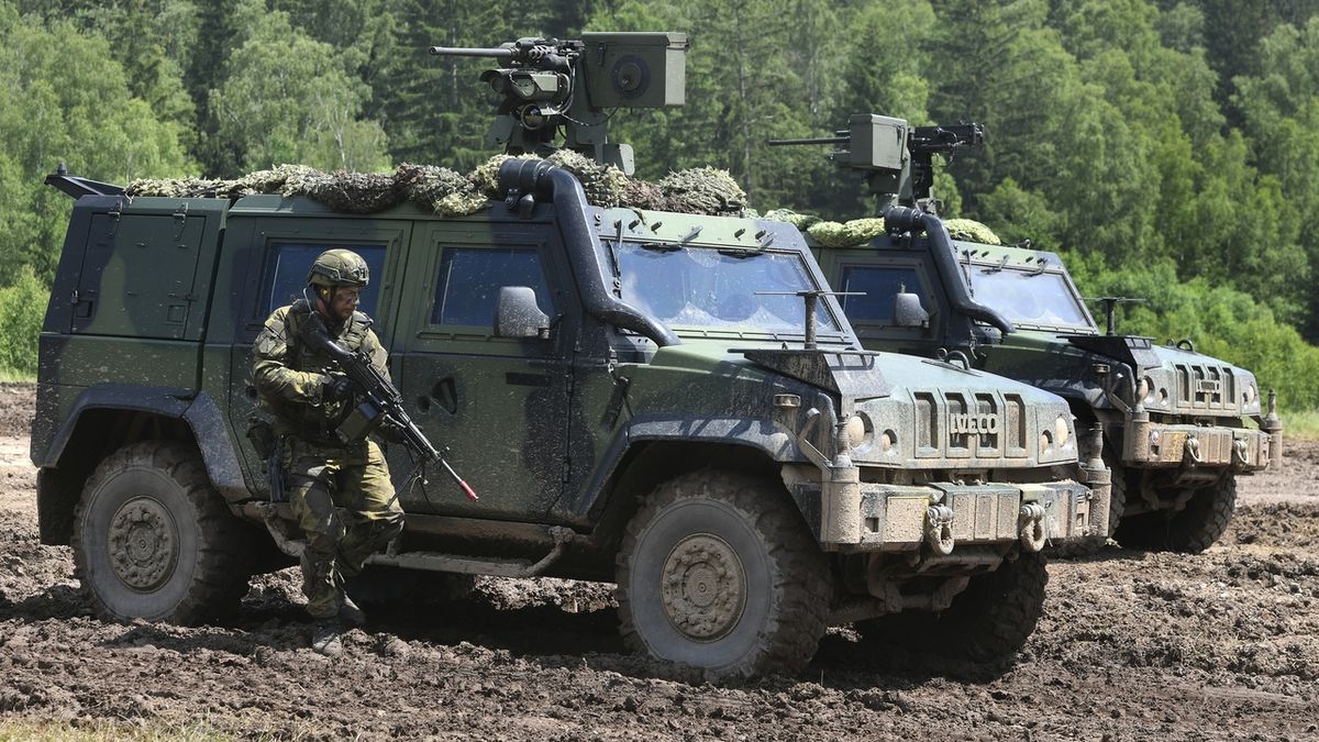 Obrana na konci mandátu pořizuje desítky obrněnců Iveco za 650 milionů